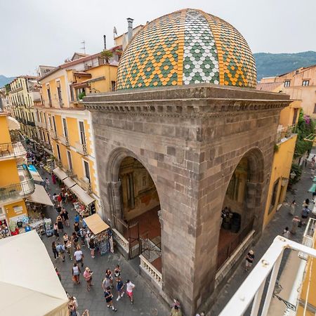 ソレントPalazzo Ammone - Sedil Dominovaアパートメント エクステリア 写真