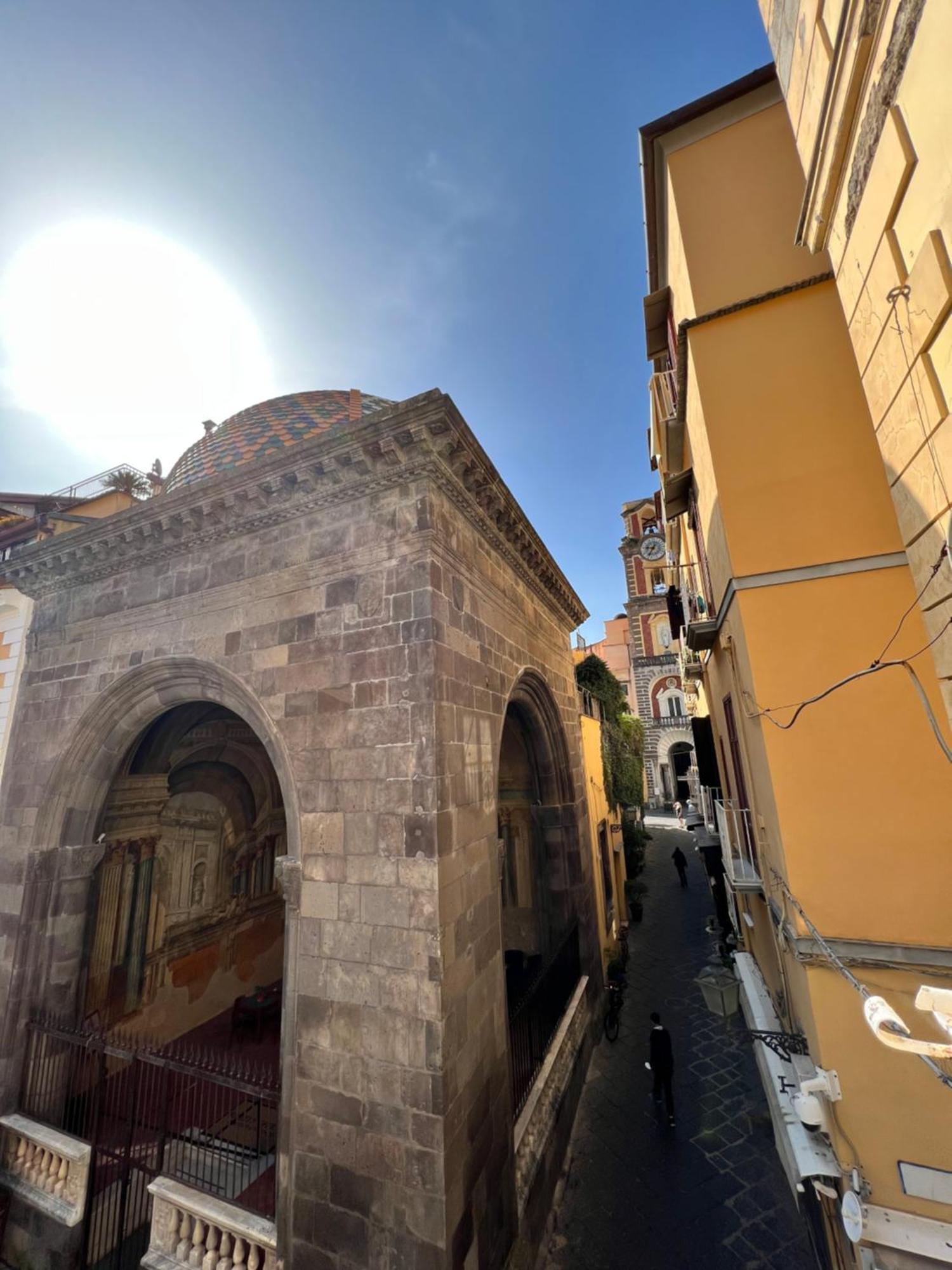 ソレントPalazzo Ammone - Sedil Dominovaアパートメント エクステリア 写真